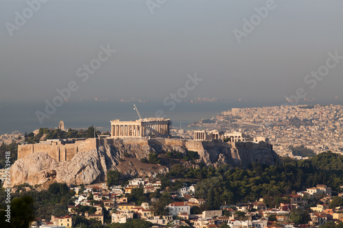 Fototapeta Naklejka Na Ścianę i Meble -  cityscape of Athens in early morning with the Acropolis seen from Lycabettus Hill, the highest point in the city