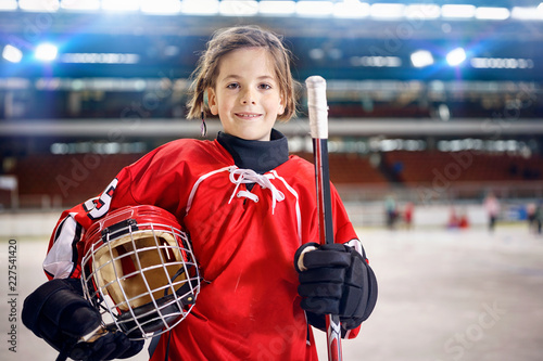 young girl hockey players.