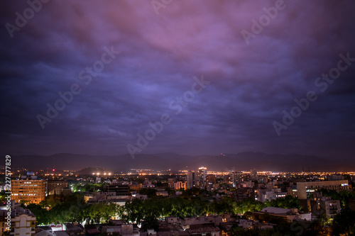 La noche en la ciudad de Mendoza