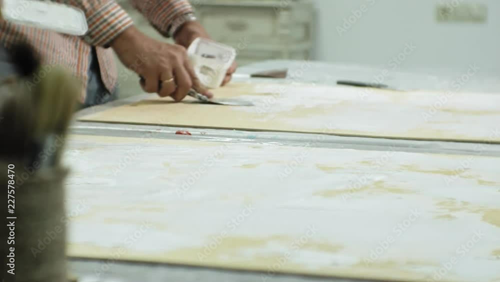Masters in the art studio process the wood with paint and putty, achieve the aging effect Masters in the art studio process the wood with paint and putty, achieve the aging effect