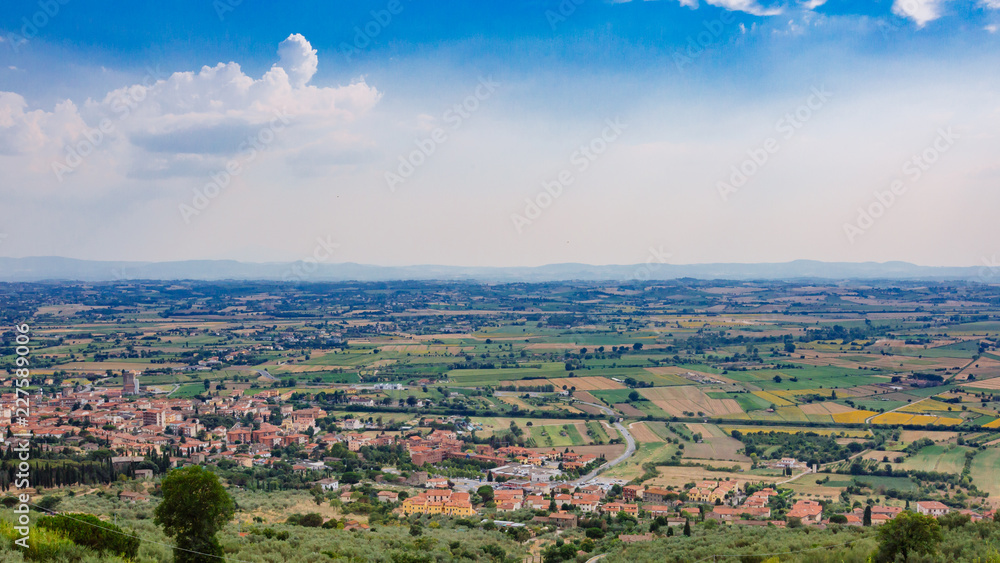 Fototapeta premium Tuscan landscape near Cortona, Italy