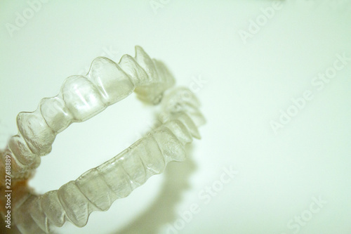Transparent dental orthodontics to correct dental alignment