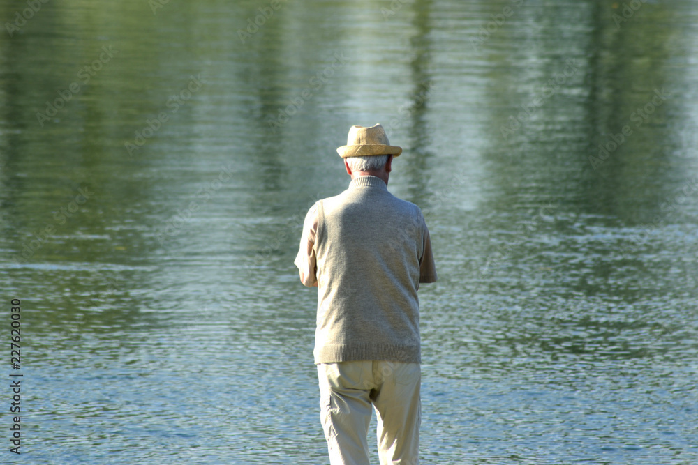 Opa am Wasser Opa am Wasser