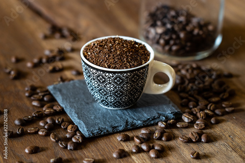 Kaffeepulver in Espressotasse