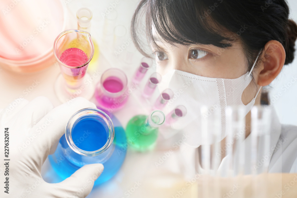 実験する研究者 実験する研究者