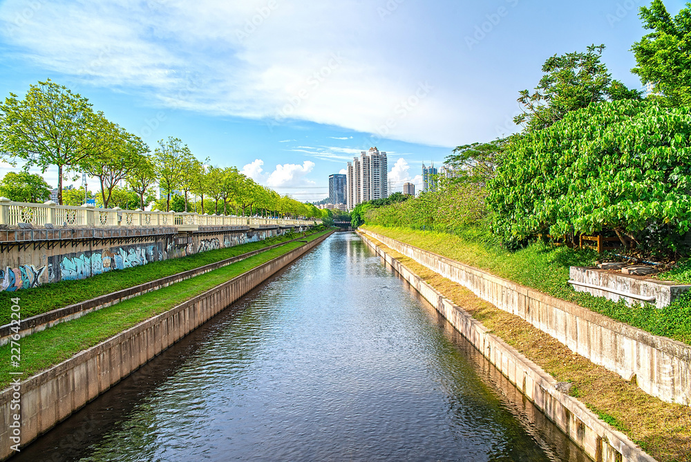 Fototapeta premium Shenzhen Honghu Park Small River
