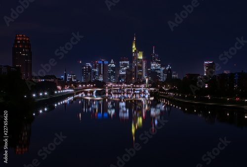 N  chtlicher Blick auf die Skyline von Frankfurt am Main  Hessen  Deutschland 