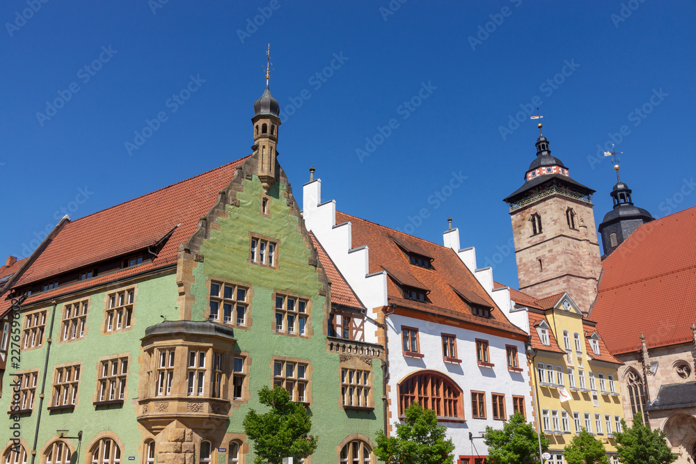 Historisches Rathaus und Stadtkirche am Marktplatz in Schmalkalden, Thüringen