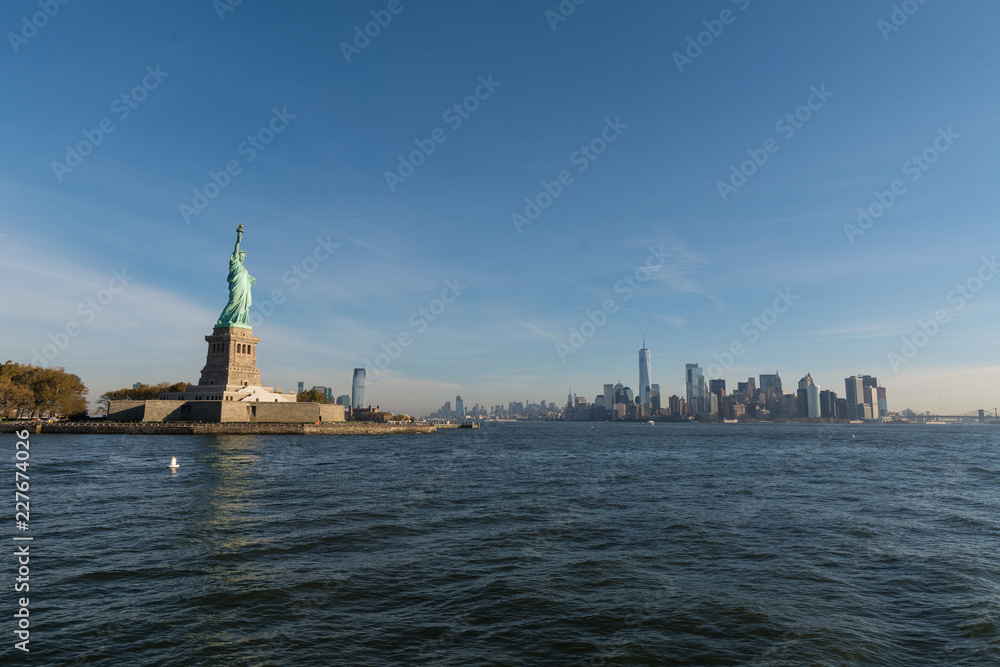 Freiheitsstatue mit Blick auf New York