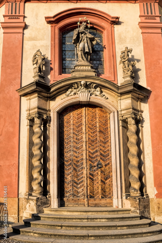 Prag, St.-Georgs-Basilika Portal