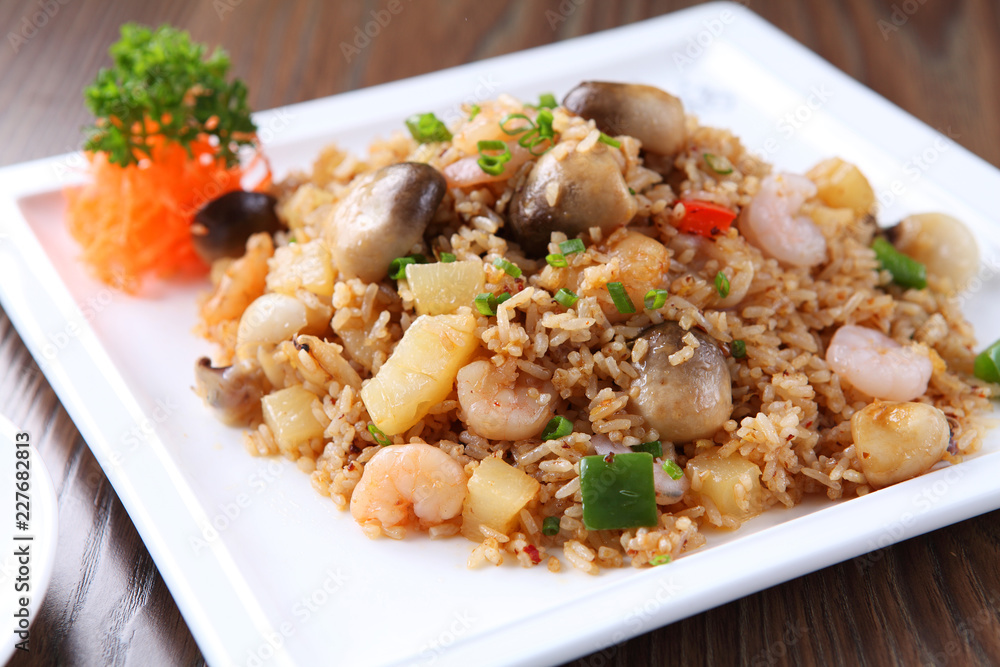 Fried rice with shrimp and straw mushroom Fried rice with shrimp and straw mushroom