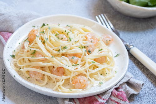 spaghetti with shrimps and creamy sauce