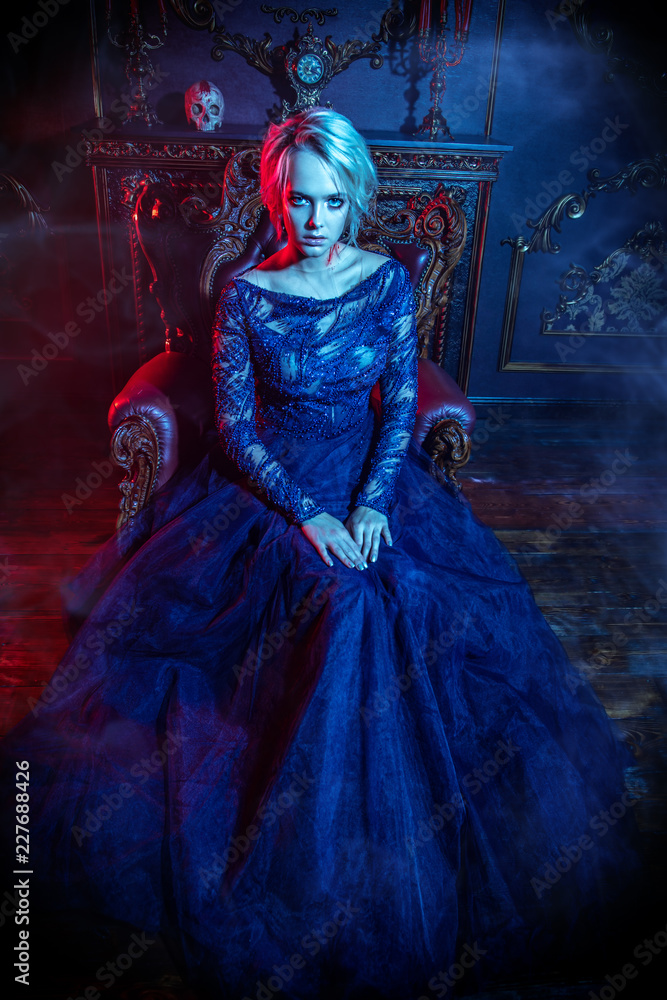 Fototapeta premium pretty lady vamp
