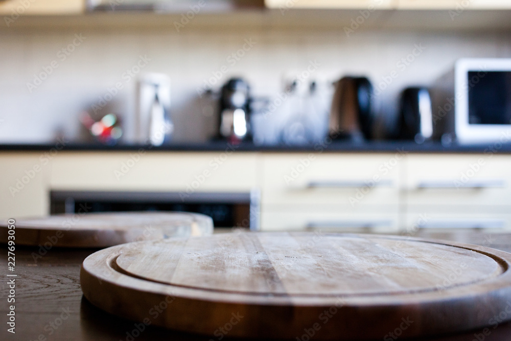 Obraz premium blurred rustic kitchen interior - focus on cutting board
