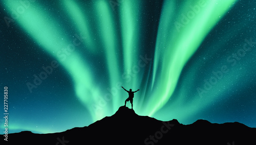 Northern lights and silhoue...