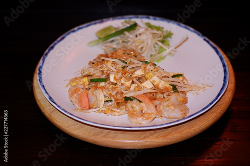 pad thai with shrimp