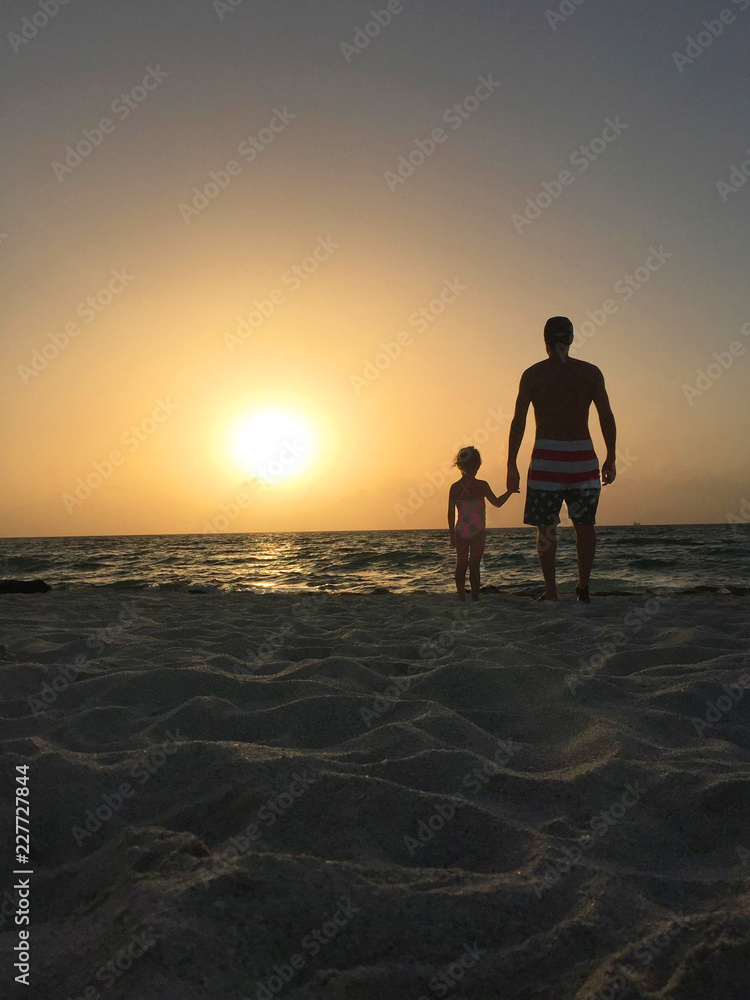 Fototapeta premium Sunrise with Family