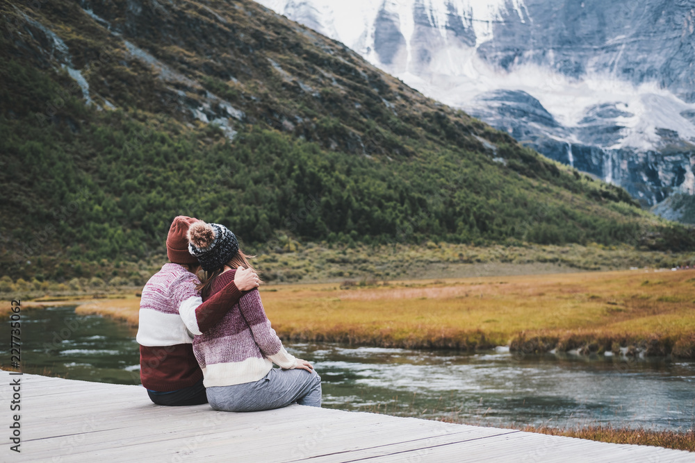 Hiking young couple traveler sitting and looking beautiful landscape, Travel lifestyle concept