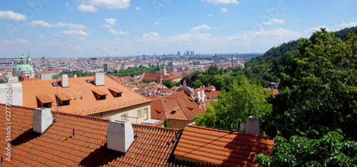Krajobraz zabytkowej Pragi z okolic wzgórza Petrzyn oraz Hradczan, w oddali widoczne wieżowce czeskiego centrum biznesowego #227735624