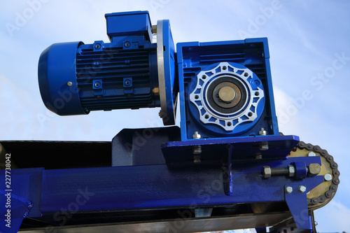 Electromechanical drive of the conveyor belt.