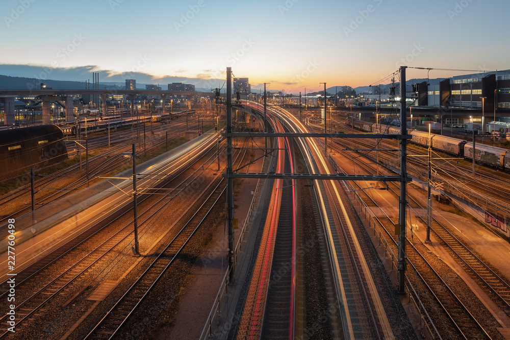 Fototapeta premium Transport kolejowy w Szwajcarii - Zurich Altstetten