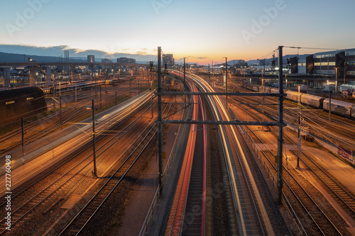 Schienenverkehr in der Schweiz – Zürich Altstetten photo
