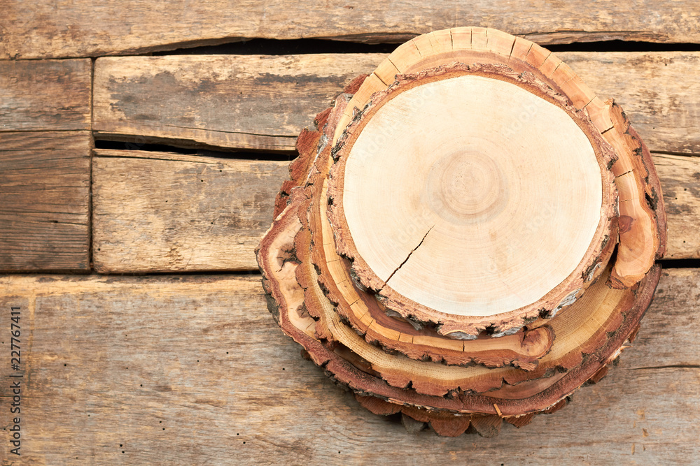 Natural wooden discs, top view. Round wooden discs for decor. Rustic  wedding centerpiece. Stock Photo