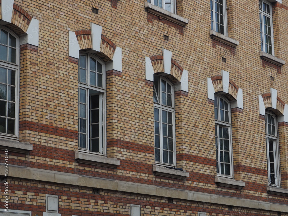 Obraz premium Arched lintels with white painted keystones and supporting abutments