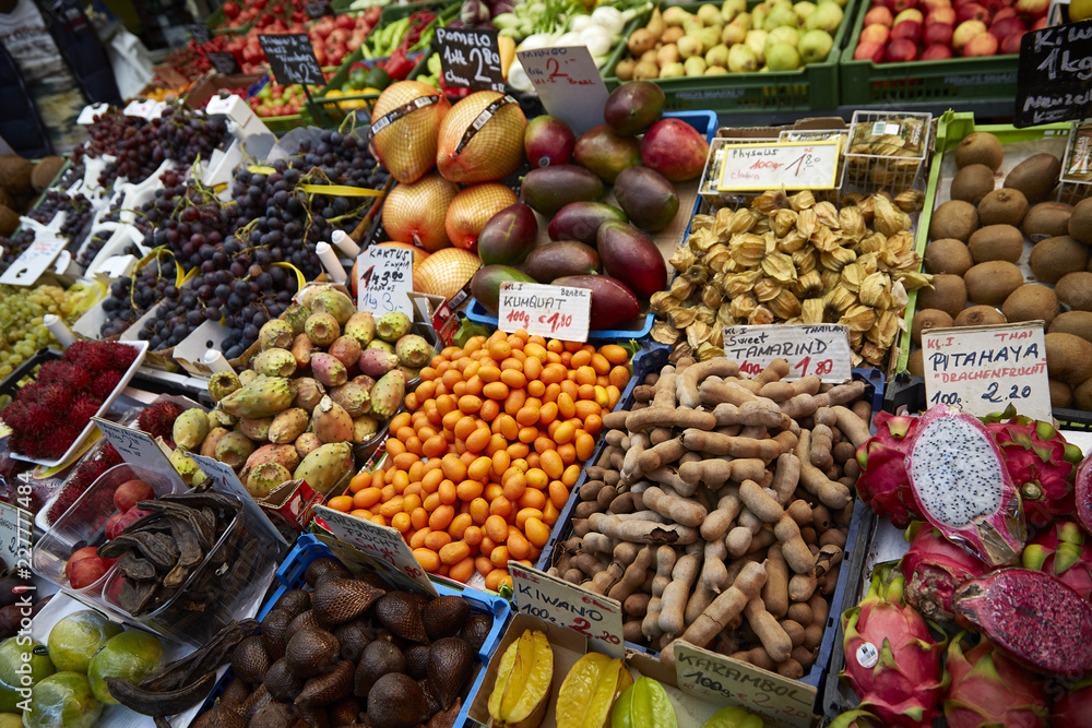 Obst bunt Markt Stand gesund frisch Sorten