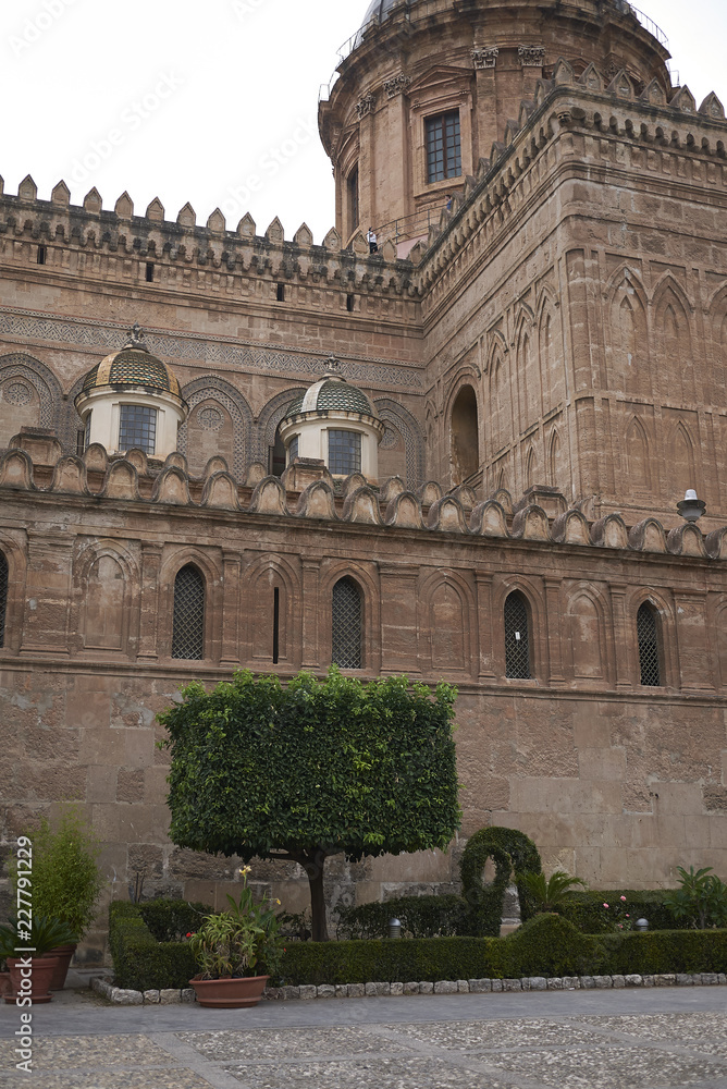 Fototapeta premium Palermo, Italy - September 07, 2018 : View of Palermo cathedral