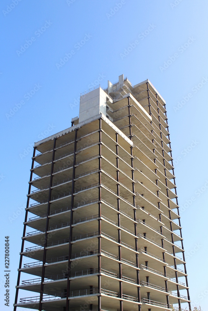 Grattacielo in costruzione - Cantiere edile in stato di abbandono