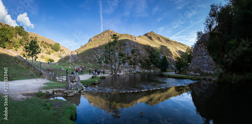 Panorama Tourists enjoying the view and hike at Dovedale Stepping stones, Ilam, Ashbourne, Derbyshire, UK, August 2018