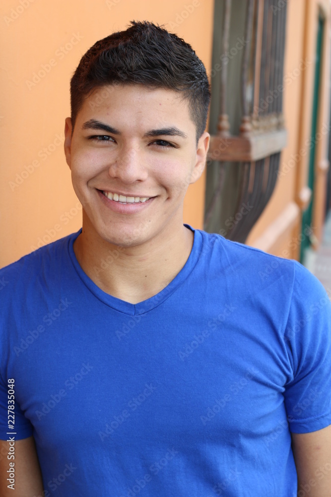 Obraz premium Natural young man smiling close up