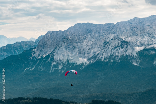 Deutsche Alpen mit Gleitschirmflieger