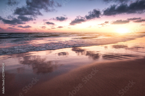 Meer - Strand - Sonnenaufgang