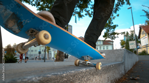 Schilderij op canvas CLOSE UP: Unrecognizable skateboarder grinds a concrete ledge in the urban park