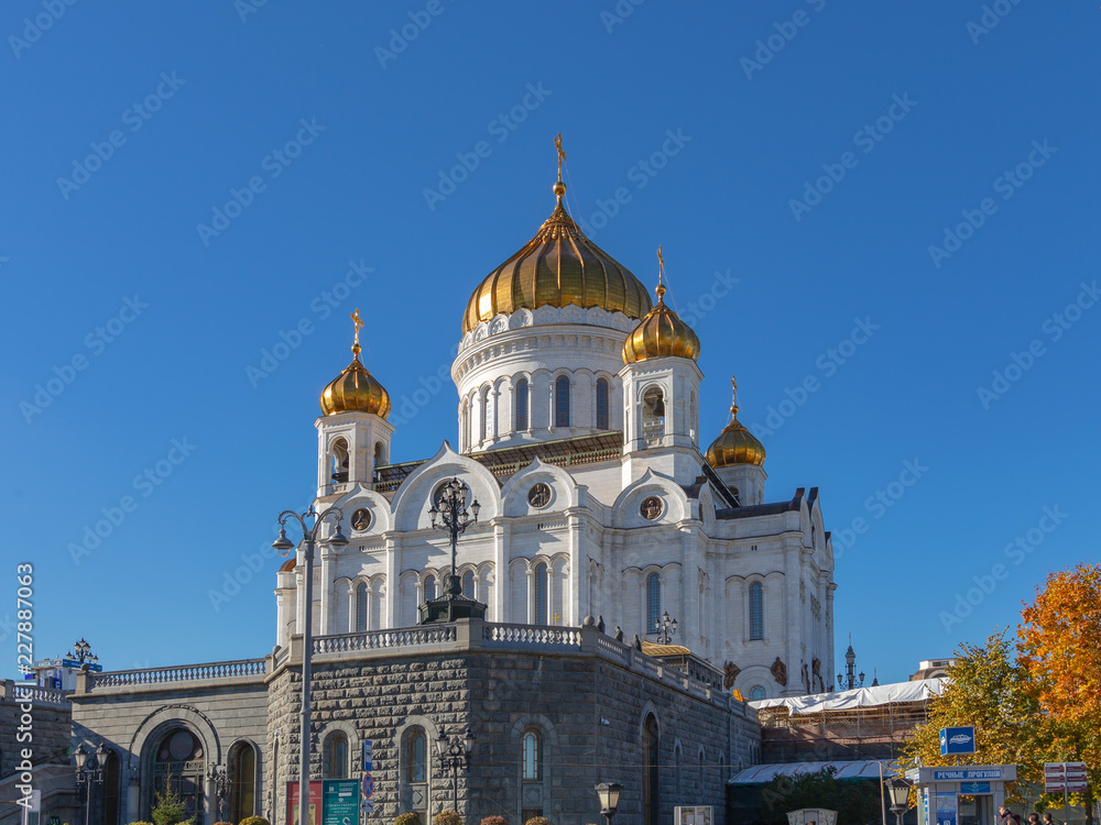 Obraz premium Cathedral of Christ the Saviour on a Sunny autumn day
