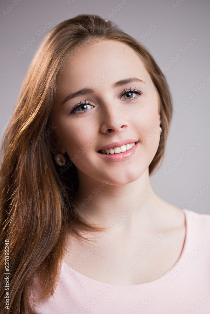 Naklejka premium face of a beautiful young girl with a clean fresh face close up