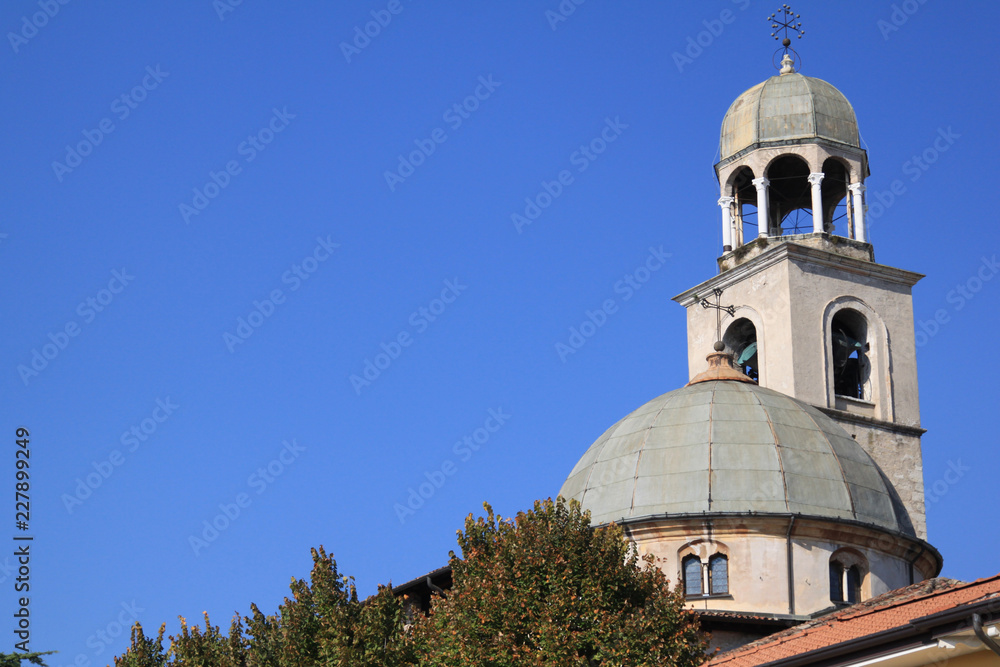 facciata e campanile del Duomo di Salò Brescia Italia