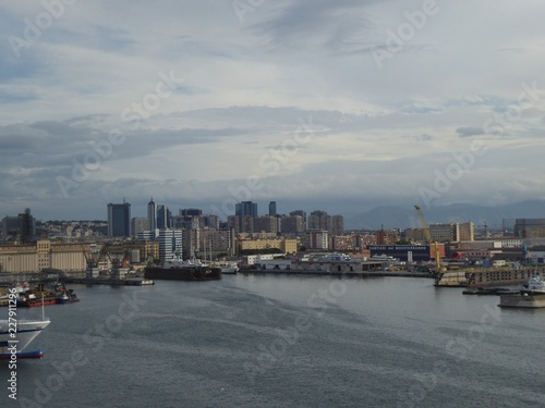 Neapel - Blick auf die Stadt, den Hafen und die Castelle