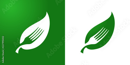 Logotipo hoja con tenedor espacio negativo en verde y blanco