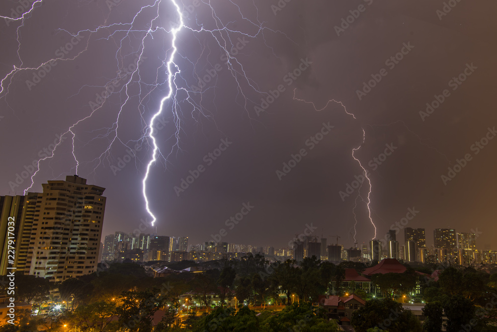 Naklejka premium Thunder Strikes in City