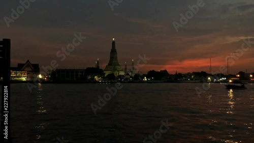 Time Lapse from day to night Wat Arun Ratchawararam Ratchawaramahawihan  in the Phra Nakhon District, Bangkok,Thailand