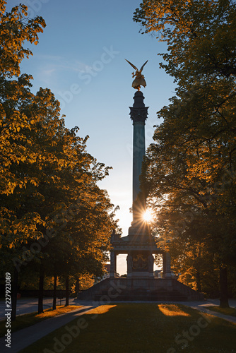 Friedensengel Statue in der Prinzregentenstraße München. Sonnenuntergang Herbststimmung photo