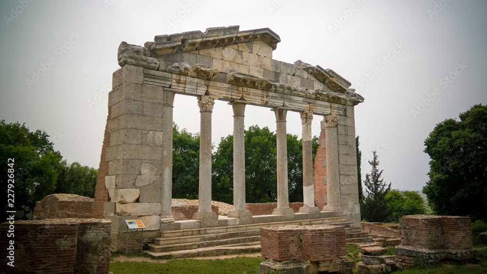 Obraz premium Monument of Agonothetes in Ruins of an ancient Greek city of Apollonia , Fier County, Albania