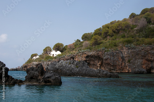 Isola nel mare. La famosa isola di Dino in Calabria a Praia a Mare al sud d'Italia a luglio 2018