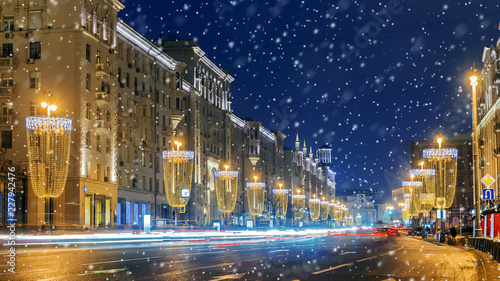 Obraz na płótnie Christmas in Moscow. Festive decorated Tverskaya street in Moscow w salonie