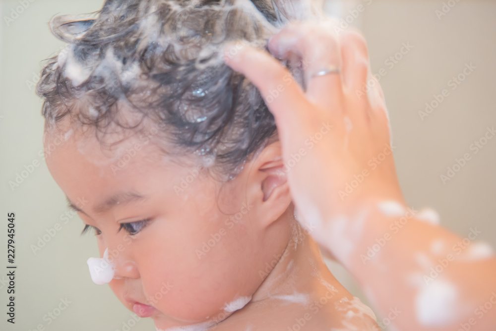 Naklejka premium 子供のお風呂