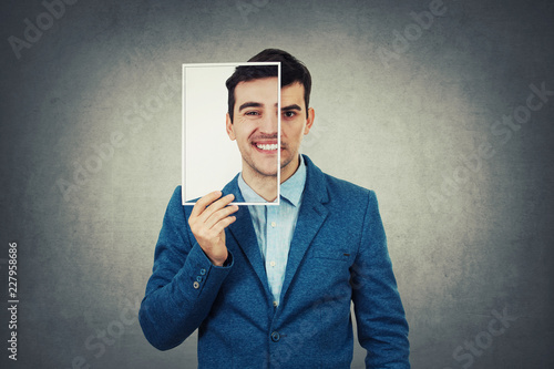 Принти на полотні hide face expression