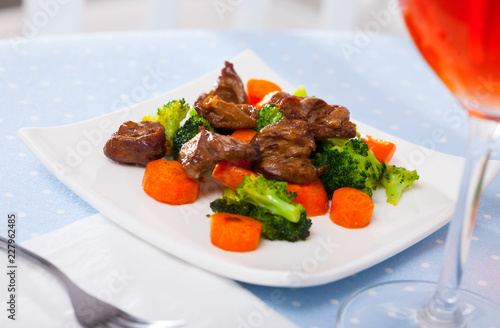 Chicken hearts with vegetables